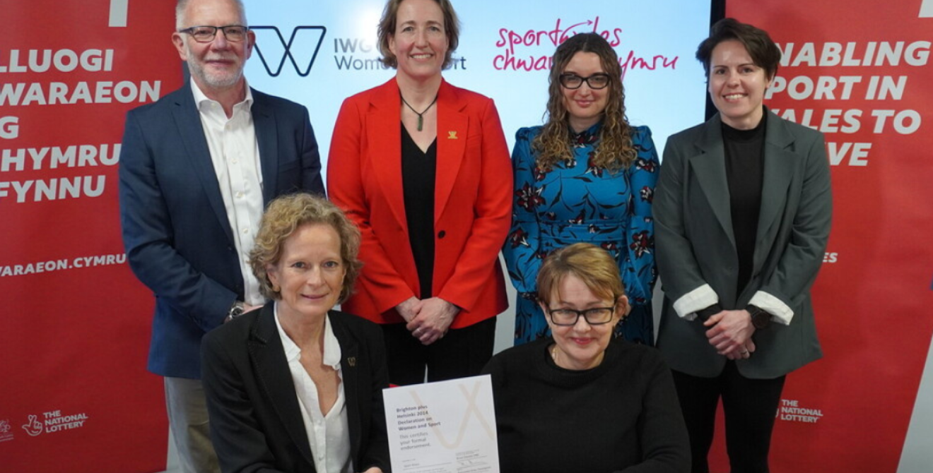 Tanni Grey-Thompson holds the signed Brighton Declaration.