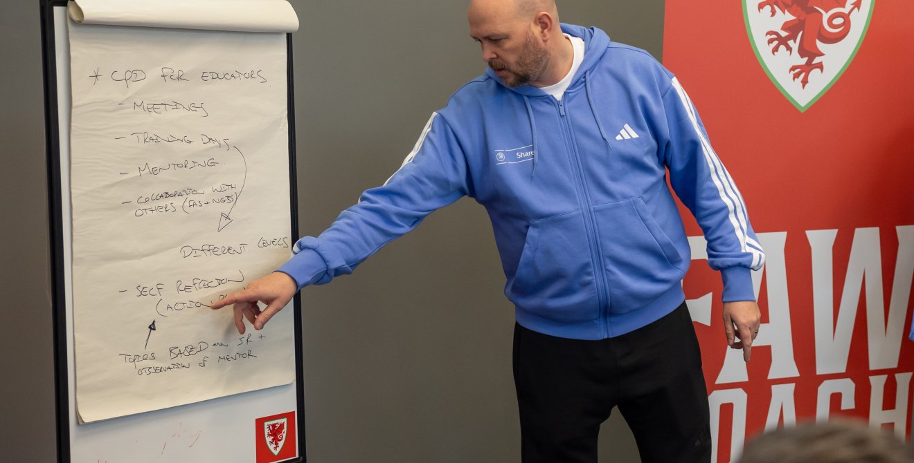 Rob Franklin presents to coaches.