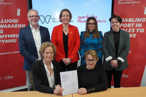 Tanni Grey-Thompson holds the signed Brighton Declaration.